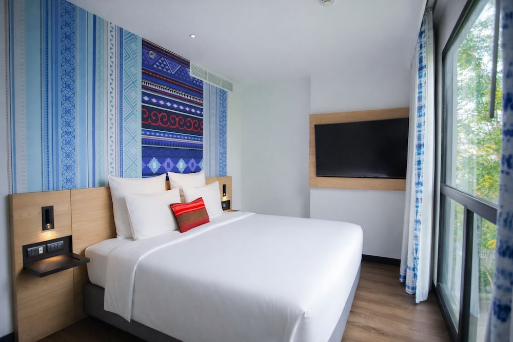 Suite Junior con Vistas a la Montaña y Cama King del hotel Novotel Chiangmai Nimman Journeyhub. Foto 1