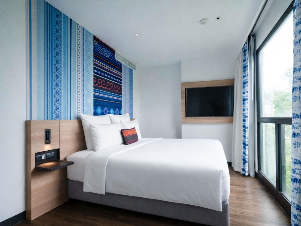 Suite Junior con Vistas a la Montaña y Cama King del hotel Novotel Chiangmai Nimman Journeyhub. Foto 8