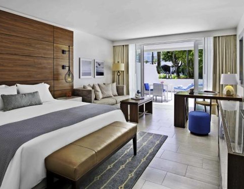 Villa junto a la piscina con cama extragrande y terraza del hotel Fairmont El San Juan. Foto 2
