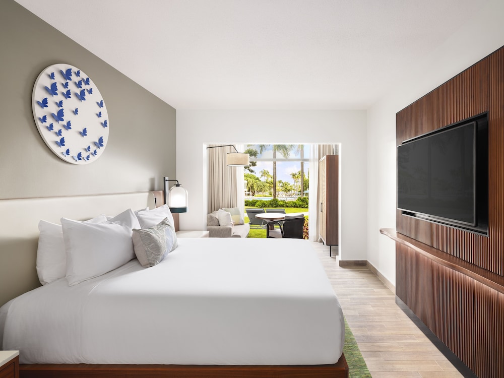 BUNGALÓ BANYAN CON TERRAZA Y 1 CAMA KING SIZE 33 m². Terraza, ducha y techo de cristal del hotel Fairmont El San Juan