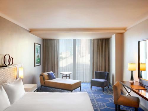 HABITACIÓN FAIRMONT CON 1 CAMA KING SIZE. 41 m². Ubicada en la Gran Torre del hotel Fairmont El San Juan. Foto 8