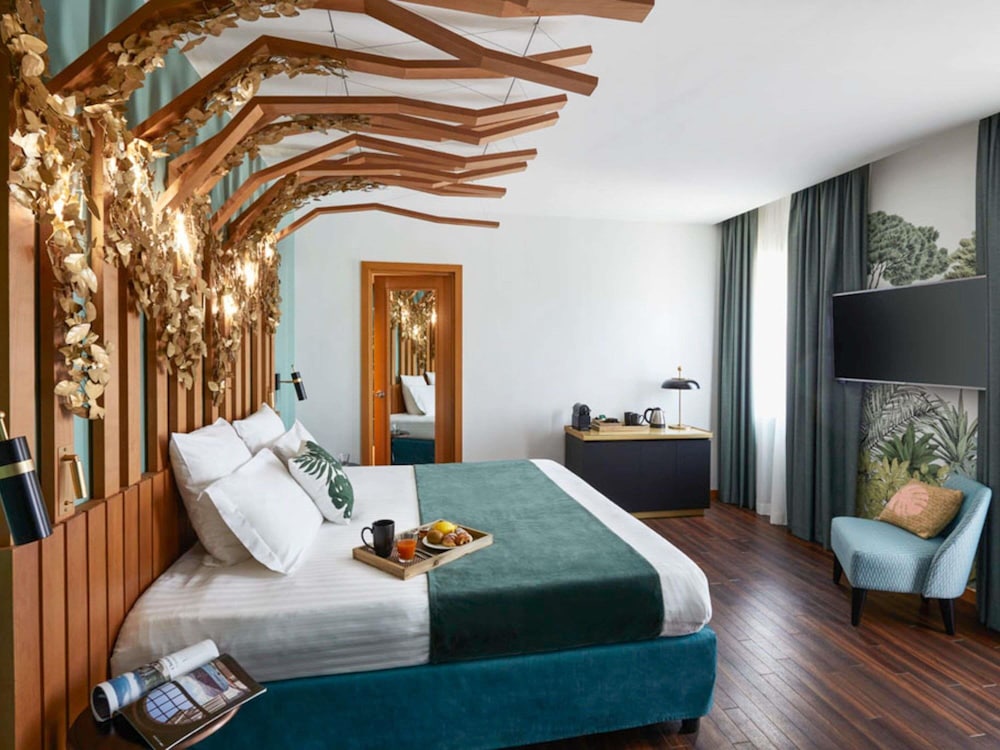 Habitación Deluxe doble con balcón del hotel Mercure Roma Corso Trieste. Foto 9
