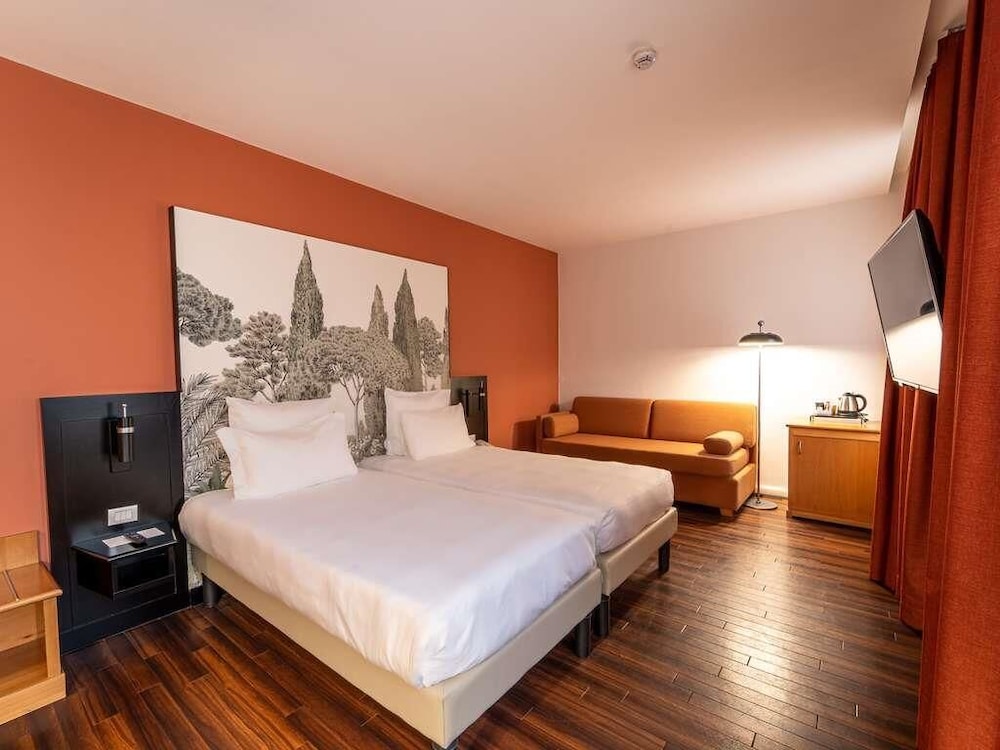 Habitación Classic Triple del hotel Mercure Roma Corso Trieste. Foto 4