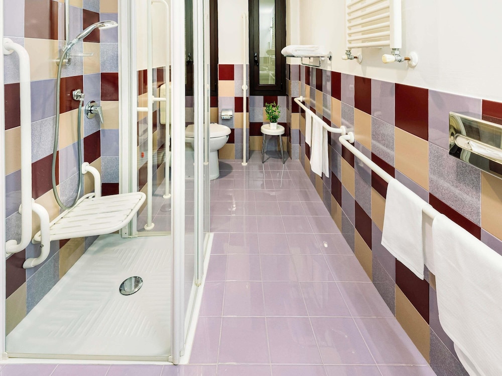 Habitación Doble Clásica del hotel Mercure Roma Piazza Bologna. Foto 4