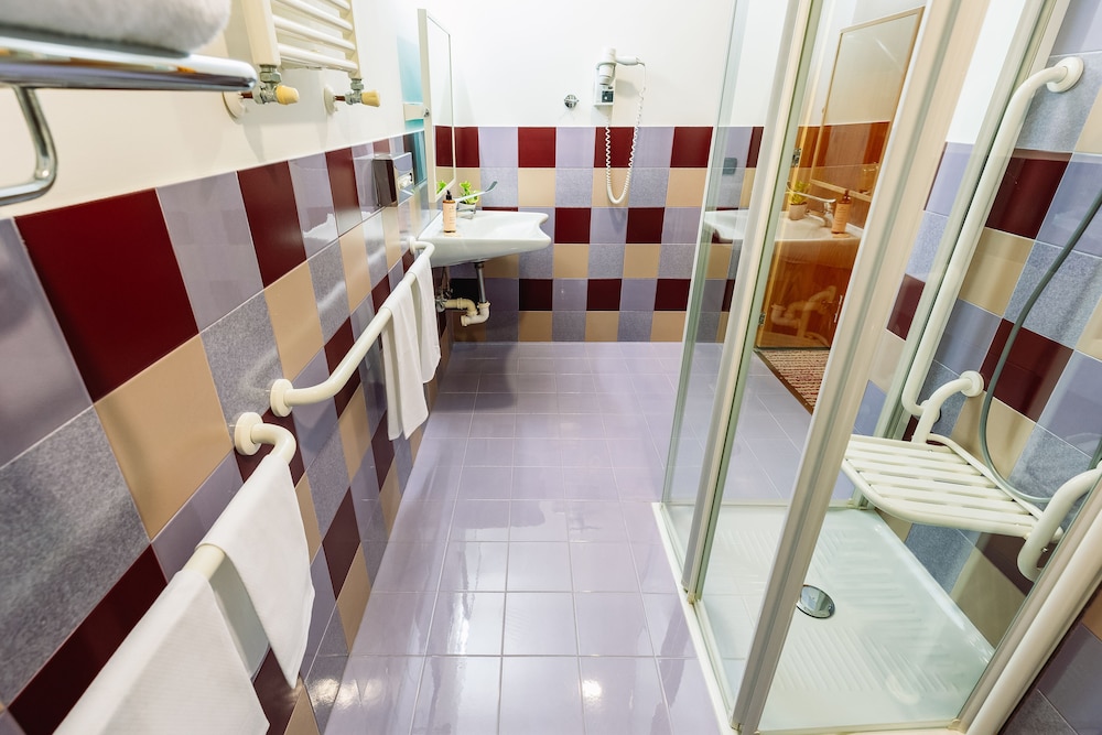 Habitación Doble Clásica del hotel Mercure Roma Piazza Bologna. Foto 7