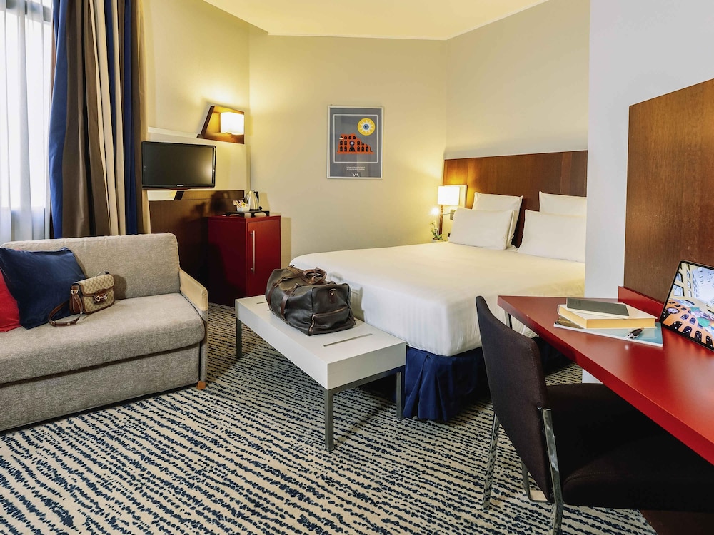Habitación superior con 1 cama doble y 1 sofá - cama del hotel Mercure Roma Piazza Bologna