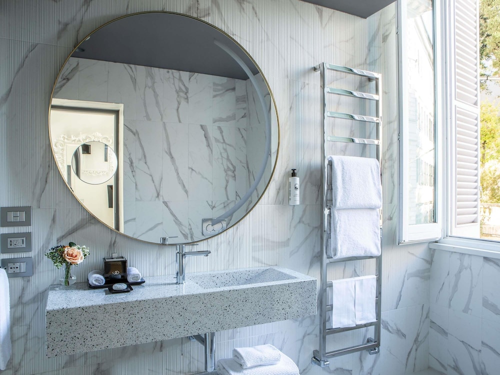 Habitación Premium Luxury con Balcón Julieta del hotel Sofitel Rome Villa Borghese. Foto 1