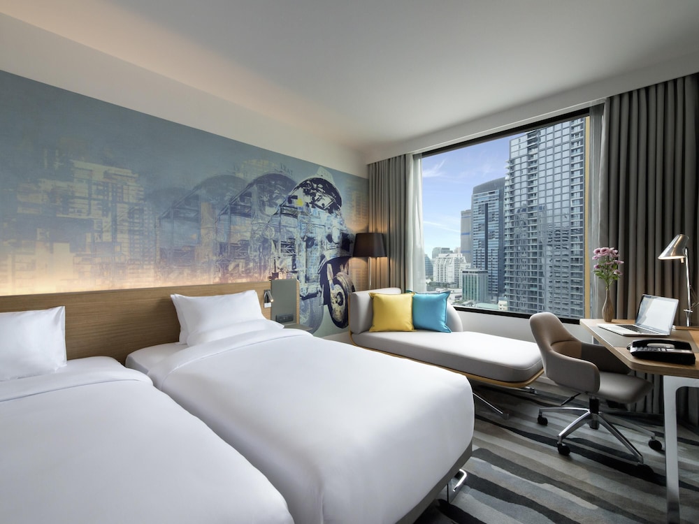 Habitación Deluxe con 2 camas individuales del hotel Novotel Bangkok Sukhumvit 4. Foto 2