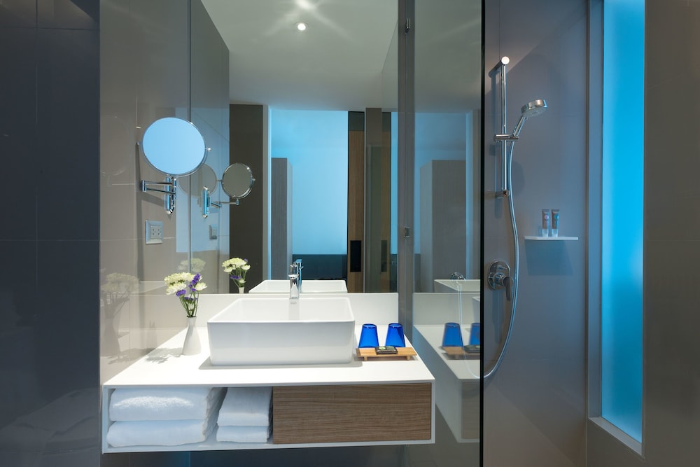 Habitación Deluxe con 2 camas individuales del hotel Novotel Bangkok Sukhumvit 4. Foto 7