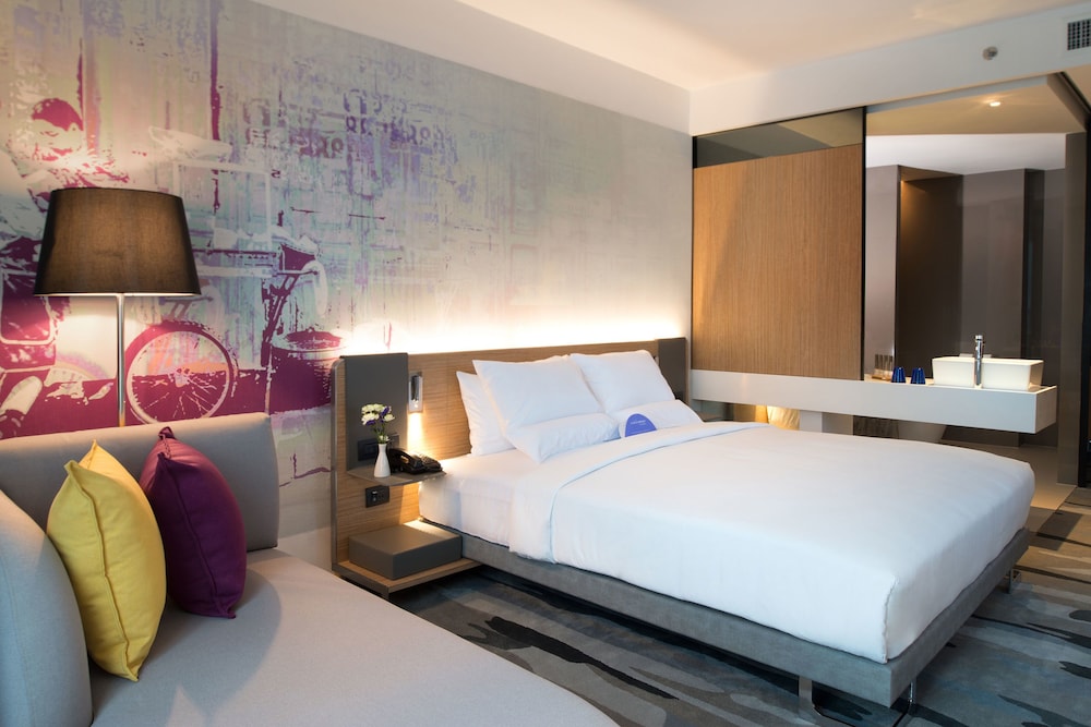Grand Deluxe con 1 cama King y bañera del hotel Novotel Bangkok Sukhumvit 4. Foto 1