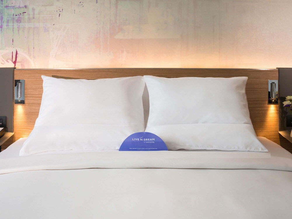 Grand Deluxe con 1 cama King y bañera del hotel Novotel Bangkok Sukhumvit 4. Foto 3