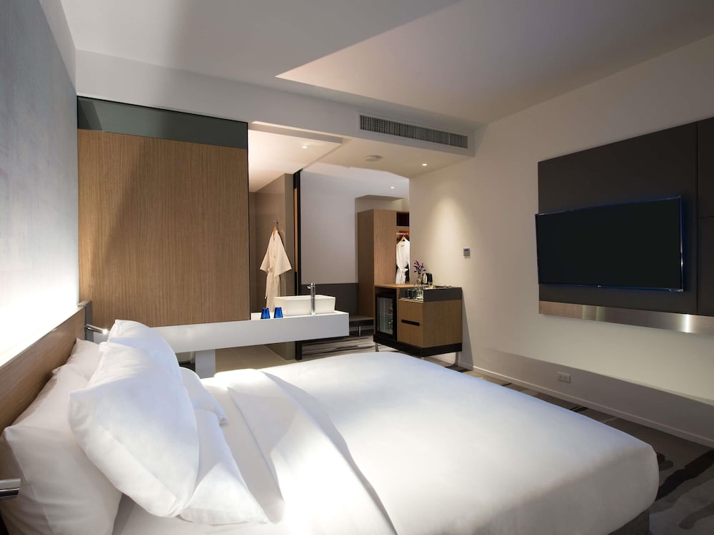 Grand Deluxe con 1 cama King y bañera del hotel Novotel Bangkok Sukhumvit 4. Foto 4