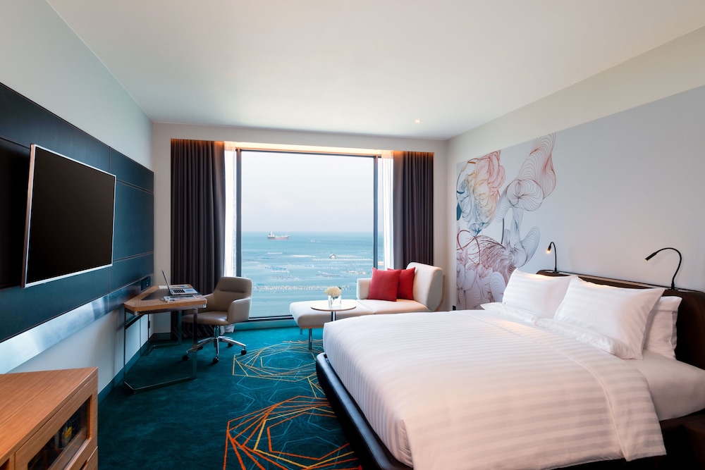 Habitación Premier Deluxe, Acceso al Salón, Vistas al Mar - 1 cama king size del hotel Novotel Marina Sriracha and Koh Si Chang
