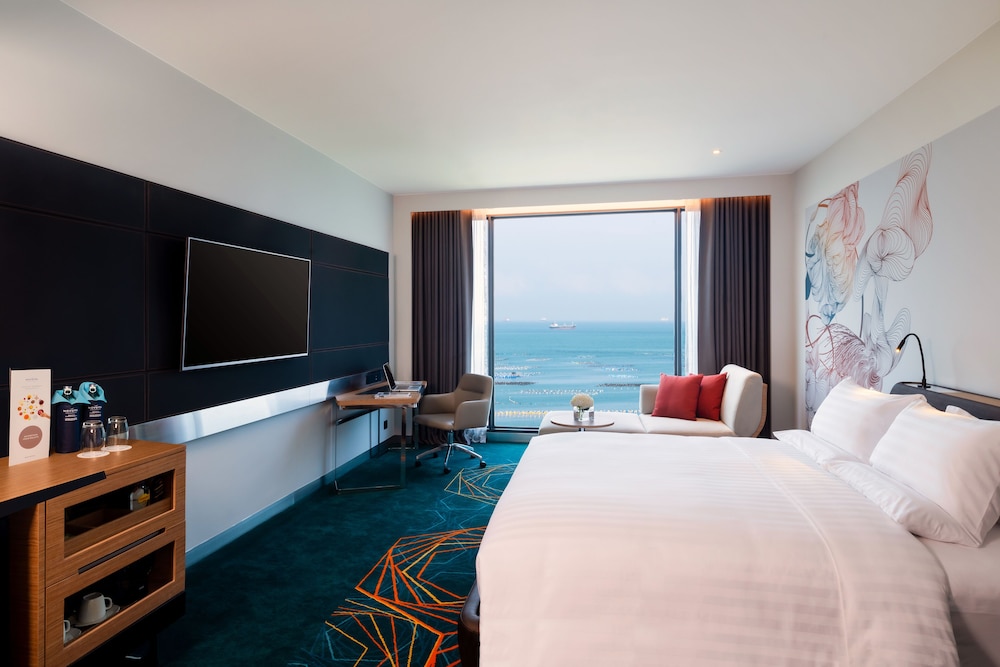 Habitación Premier Deluxe, Acceso al Salón, Vistas al Mar - 1 cama king size del hotel Novotel Marina Sriracha and Koh Si Chang. Foto 5
