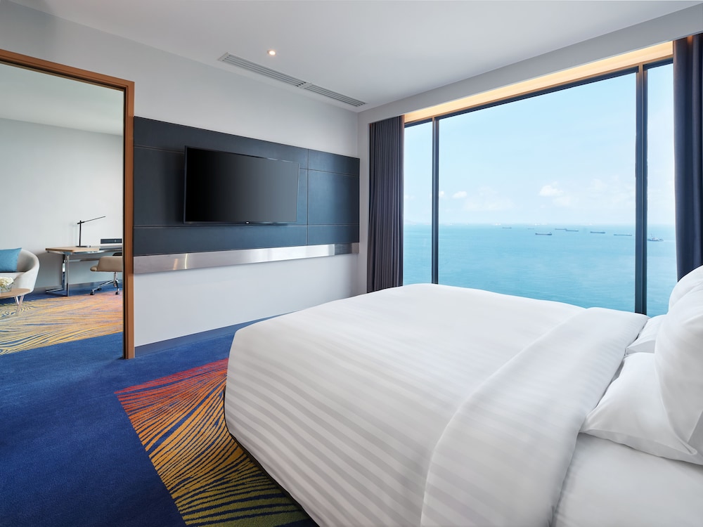 Suite Marina Bay, Sala de Estar, Acceso al Salón, Balcón, Vistas al Mar - 1 cama king size del hotel Novotel Marina Sriracha and Koh Si Chang