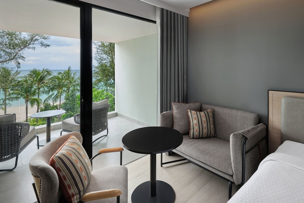 Habitación, 2 camas dobles, vistas al mar (Balcony) del hotel Four Points By Sheraton Phuket Patong Beach Resort. Foto 3