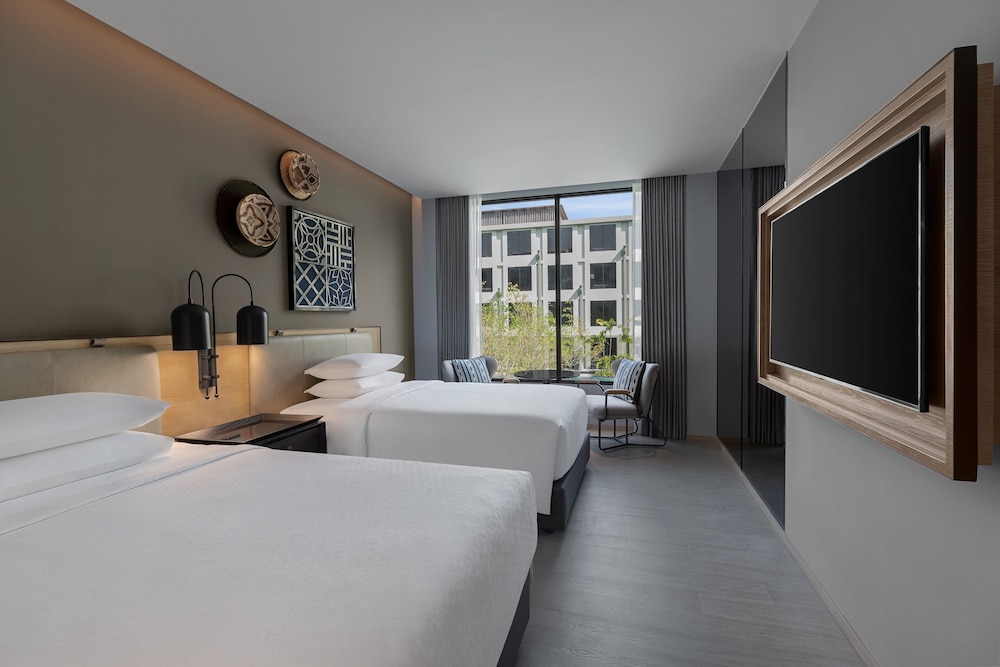 Habitación, 2 camas dobles del hotel Four Points By Sheraton Phuket Patong Beach Resort. Foto 1