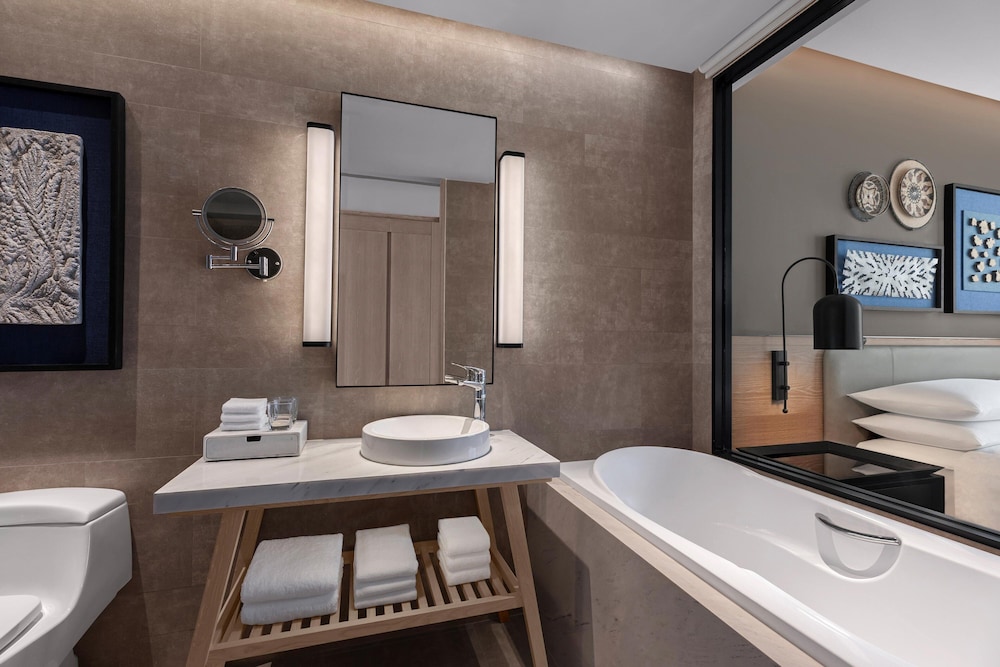 Suite familiar, 2 habitaciones del hotel Four Points By Sheraton Phuket Patong Beach Resort. Foto 9