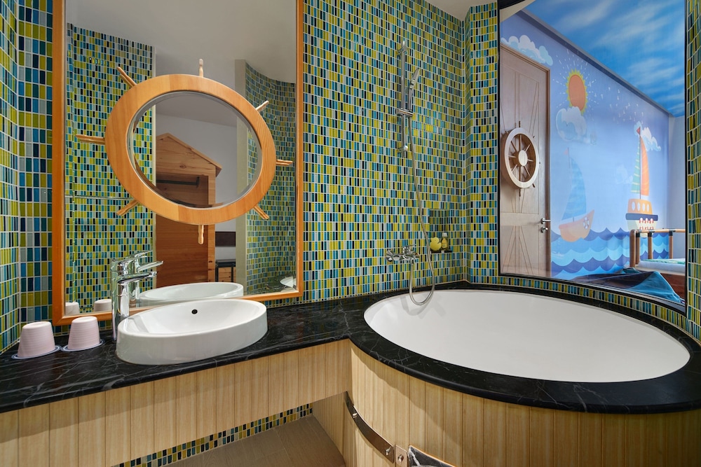 Suite familiar, 2 habitaciones del hotel Four Points By Sheraton Phuket Patong Beach Resort. Foto 10