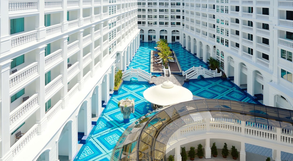 Habitación Deluxe, 1 cama king size, vistas a la piscina del hotel Mövenpick Myth Hotel Patong Phuket. Foto 1