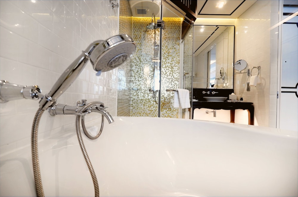 Habitación Deluxe, 2 camas individuales, vistas a la piscina del hotel Mövenpick Myth Hotel Patong Phuket. Foto 12
