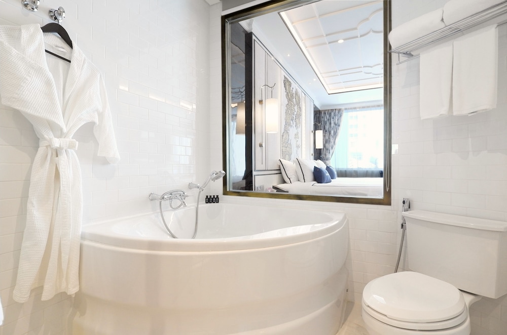 HABITACIÓN DELUXE, 1 Cama King Size, Acceso a la Piscina del hotel Mövenpick Myth Hotel Patong Phuket. Foto 10