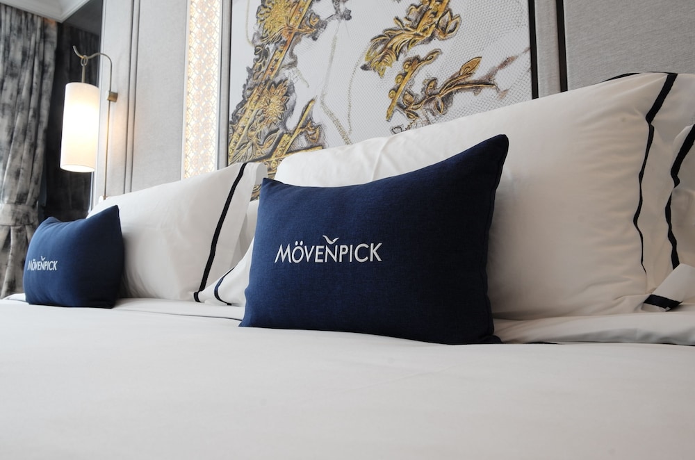 SUITE FAMILIAR, 1 Cama King Size y 2 Camas Individuales del hotel Mövenpick Myth Hotel Patong Phuket. Foto 2