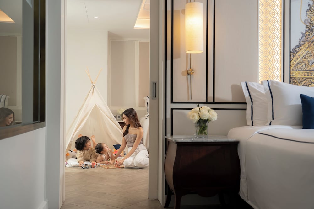 SUITE FAMILIAR, 1 Cama King Size y 2 Camas Individuales del hotel Mövenpick Myth Hotel Patong Phuket. Foto 7
