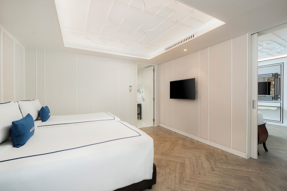 SUITE FAMILIAR, 1 Cama King Size y 2 Camas Individuales del hotel Mövenpick Myth Hotel Patong Phuket. Foto 8