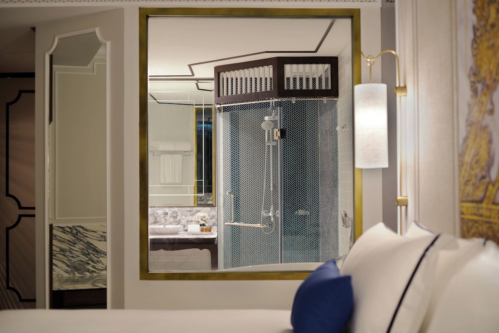 SUITE FAMILIAR, 1 Cama King Size y 2 Camas Individuales del hotel Mövenpick Myth Hotel Patong Phuket. Foto 14