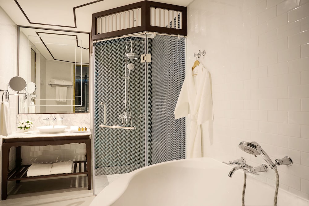 SUITE FAMILIAR, 1 Cama King Size y 2 Camas Individuales del hotel Mövenpick Myth Hotel Patong Phuket. Foto 16