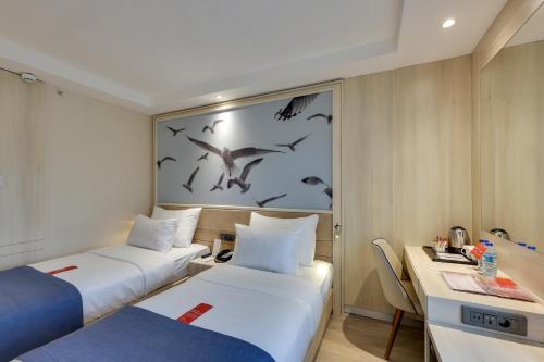 Habitación Doble Estándar - 2 camas del hotel Ramada By Wyndham Istanbul Old City. Foto 1