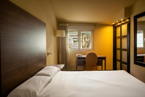 Double or Twin Room - UPPER ATTIC del hotel Centro Los Braseros. Foto 2