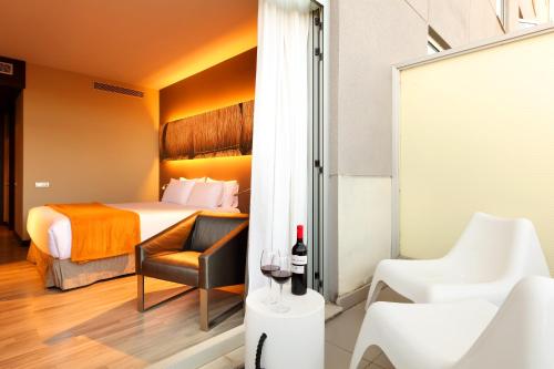 Habitación Doble con terraza del hotel Exe Puerto De Sagunto. Foto 2