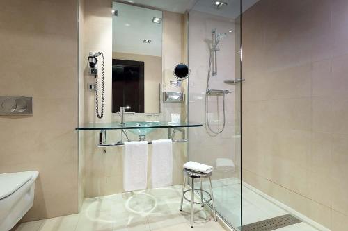 Habitación Doble con terraza del hotel Exe Puerto De Sagunto. Foto 4