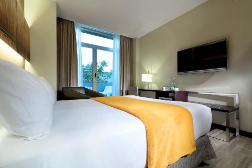 Habitación Doble con terraza del hotel Exe Puerto De Sagunto. Foto 6