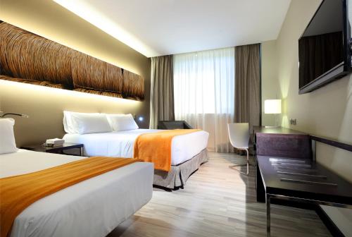 Habitación Triple del hotel Exe Puerto De Sagunto. Foto 1