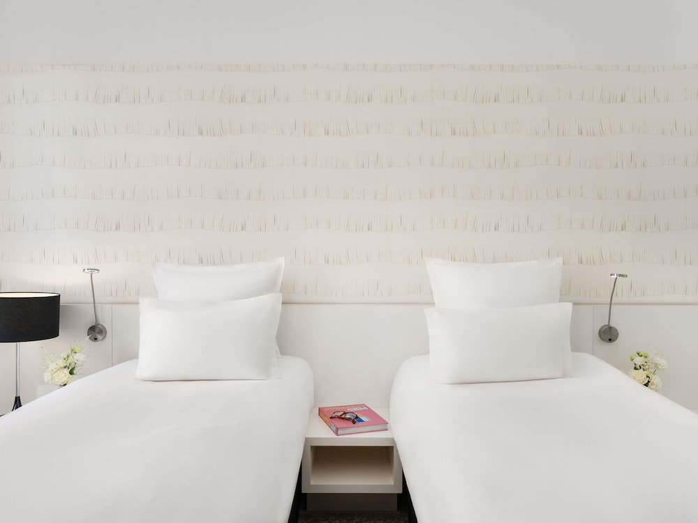 Habitación superior con 2 camas individuales y posibilidad de cama supletoria del hotel Nemzeti Budapest – Mgallery. Foto 1