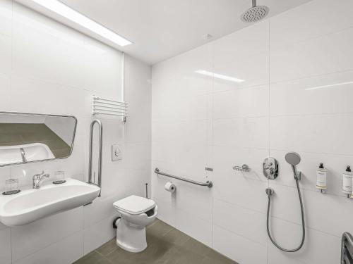 Habitación Classic accesible con dos camas individuales del hotel Nemzeti Budapest – Mgallery. Foto 3