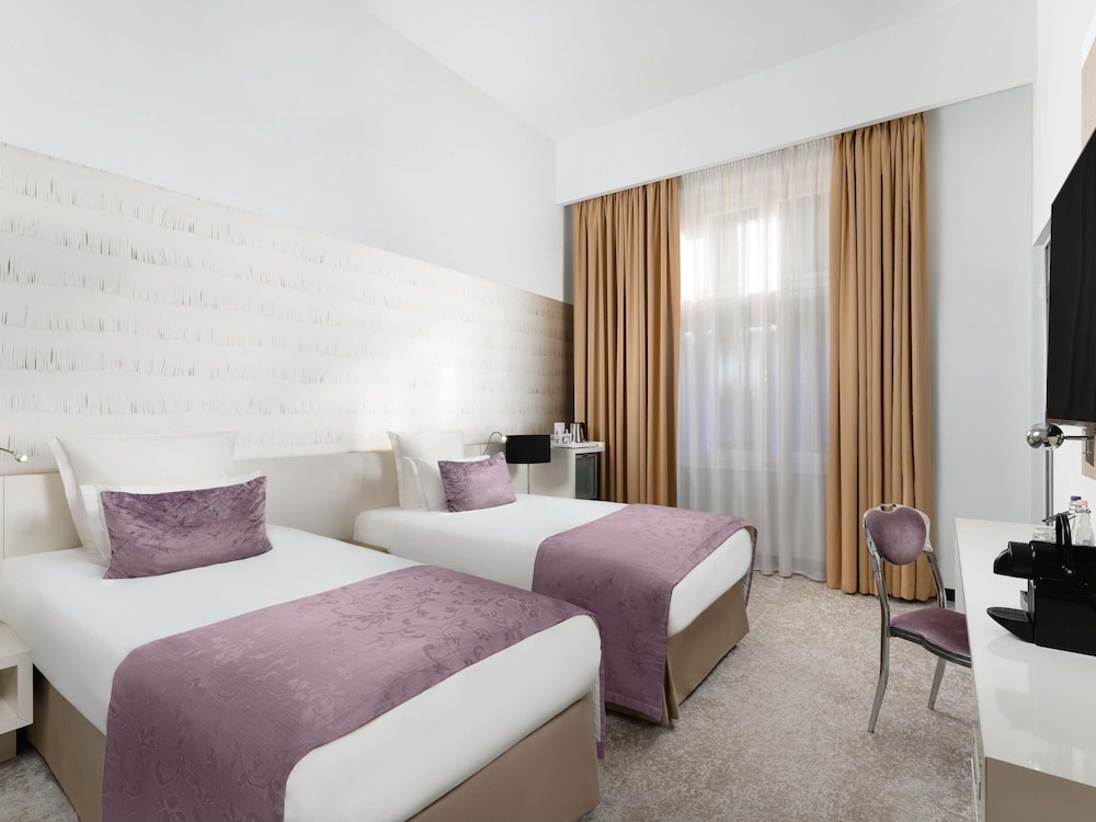 Habitación superior con 2 camas individuales y posibilidad de cama supletoria del hotel Nemzeti Budapest – Mgallery. Foto 8