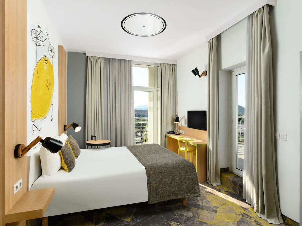 Habitación de diseño con 1 cama doble del hotel Ibis Styles Budapest City. Foto 2