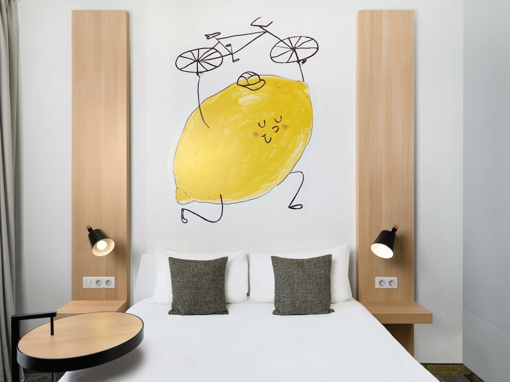 Habitación de diseño con 1 cama doble del hotel Ibis Styles Budapest City. Foto 7