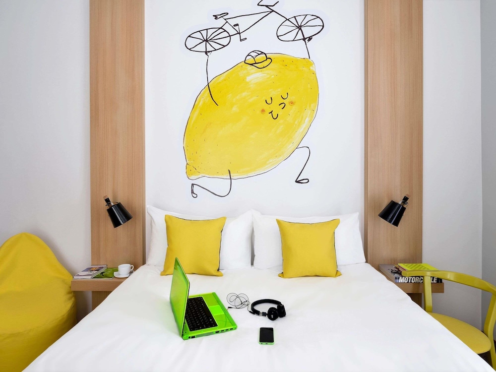 Habitación de diseño con 1 cama doble del hotel Ibis Styles Budapest City. Foto 9