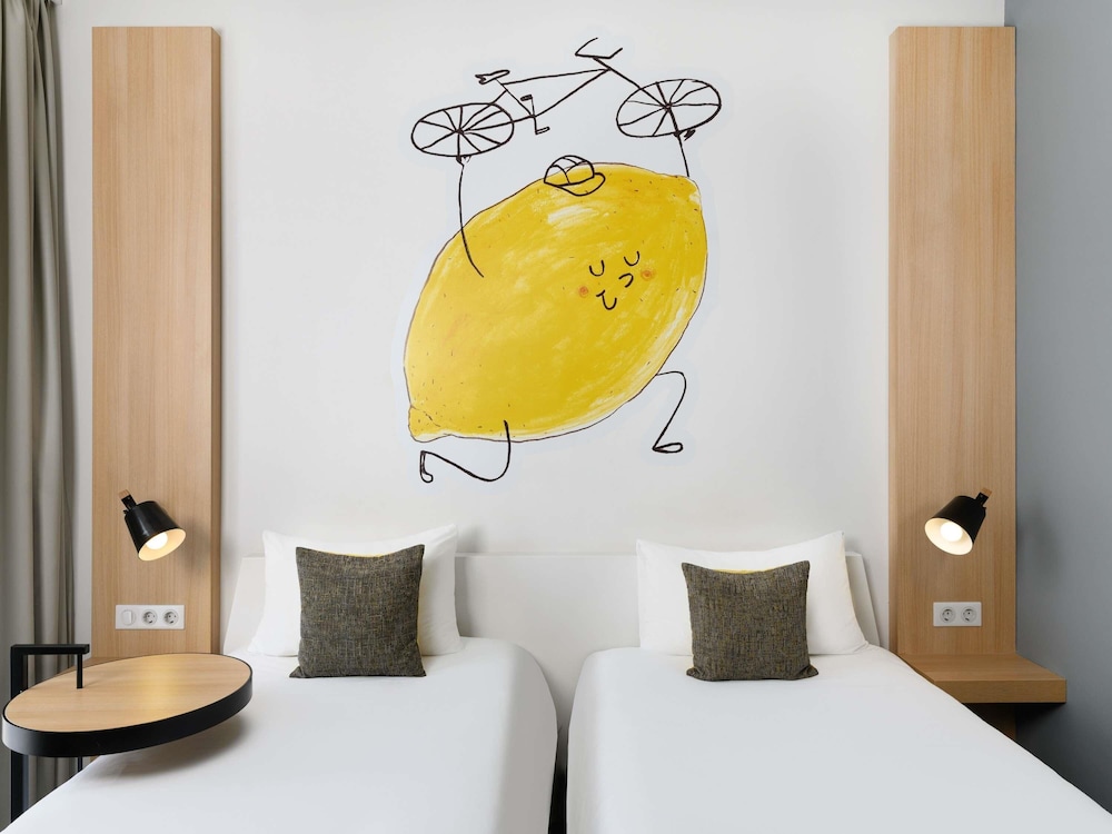 Habitación de Diseño con 2 camas individuales del hotel Ibis Styles Budapest City. Foto 6