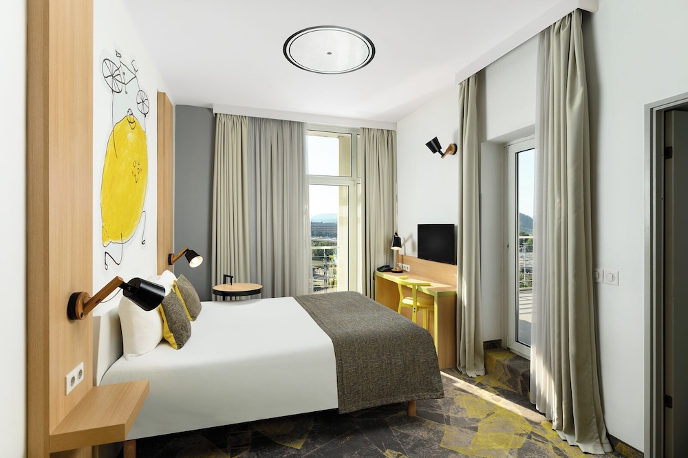 Habitación de diseño con 1 cama doble del hotel Ibis Styles Budapest City. Foto 6
