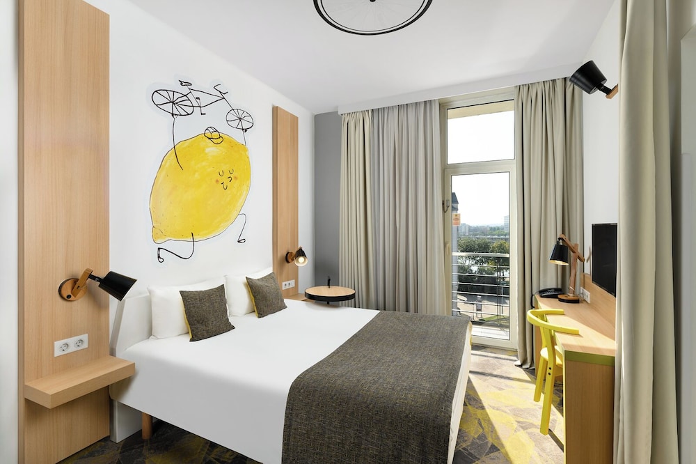 Habitación de diseño con 1 cama doble del hotel Ibis Styles Budapest City. Foto 9