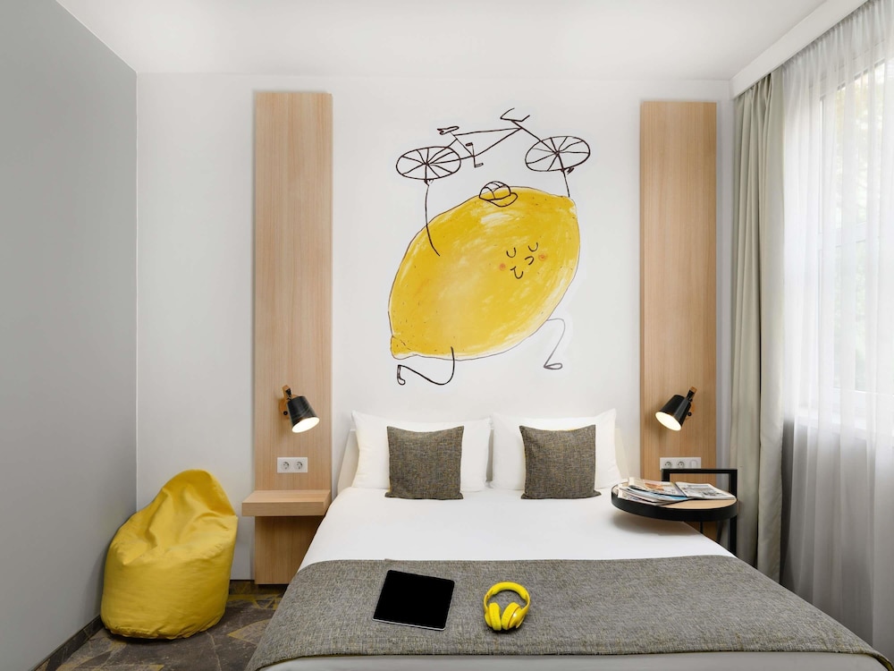 Habitación de diseño con 1 cama doble del hotel Ibis Styles Budapest City. Foto 11