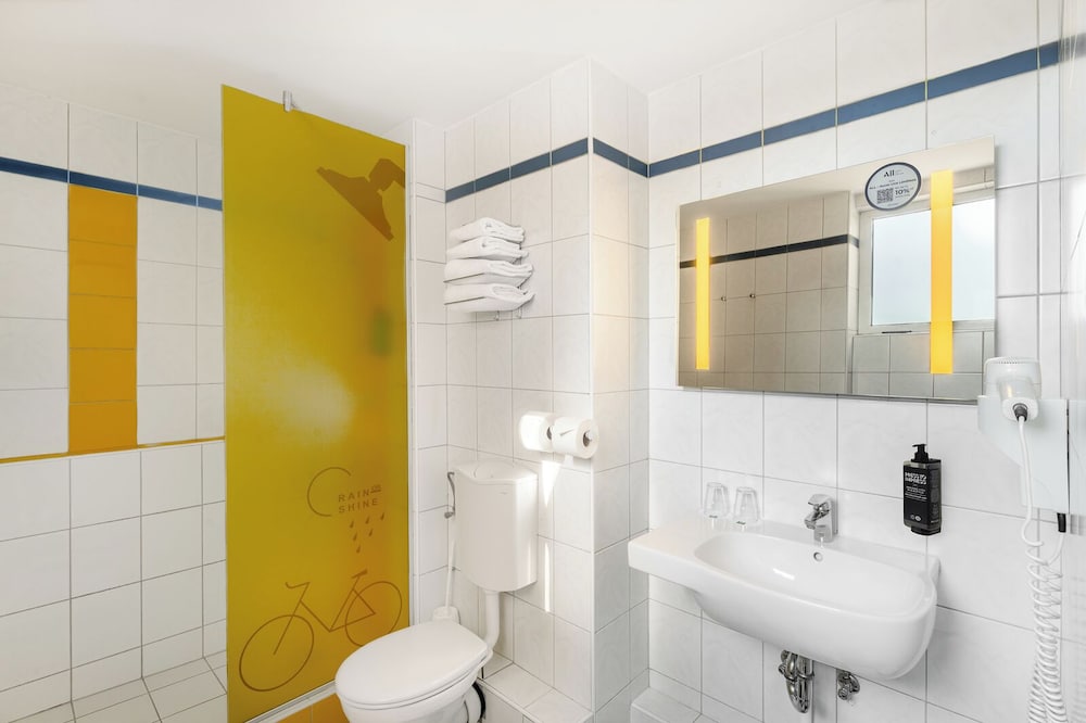 Habitación de diseño con 1 cama doble del hotel Ibis Styles Budapest City. Foto 14