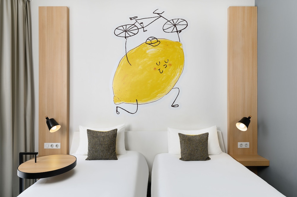 Habitación de Diseño con 2 camas individuales del hotel Ibis Styles Budapest City. Foto 1