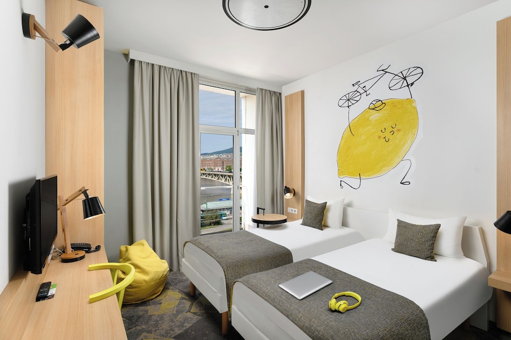 Habitación de Diseño con 2 camas individuales del hotel Ibis Styles Budapest City. Foto 2